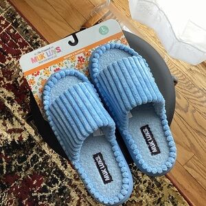Muk Luks Slippers - Size L (9-10)